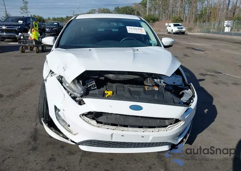 2015 Ford Focus Se z USA, uszkodzony, nr VIN 1FADP3K27FL267887